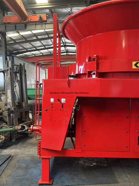 Mobile Rotary Disc Straw Shredder Large Round Bale Grass Crusher For Farm Recycling